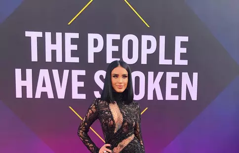 GALERIE FOTO. Adelina Pestrițu a strălucit pe covorul roșu de la Los Angeles, la  E! People’s Choice Awards