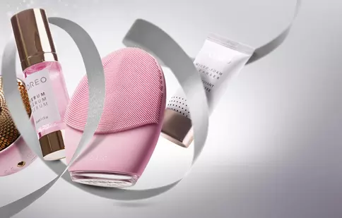 Straluceste de Craciun cu FOREO! Seturi cadou FOREO pentru iubitoarele de skincare si frumusete