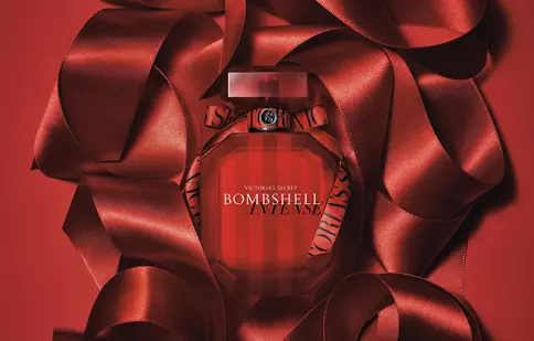 Noul parfum Bombshell Intense de la Victoria’s Secret