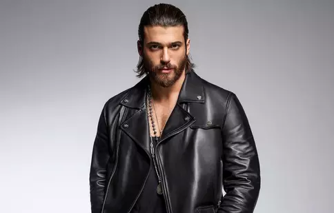 FOTO. Can Yaman, protagonistul serialului turcesc „Vis de iubire”, a plecat în armată. Schimbarea șocantă de look a actorului