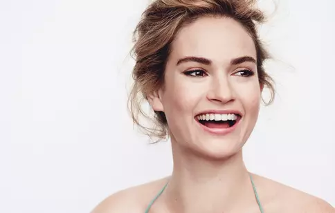 Actrița Lily James, din „Război și pace”, va juca într-o nouă mini-serie