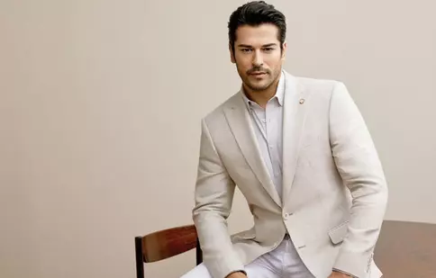Burak Özçivit e în doliu! Aflați ce a pățit cunoscutul actor turc