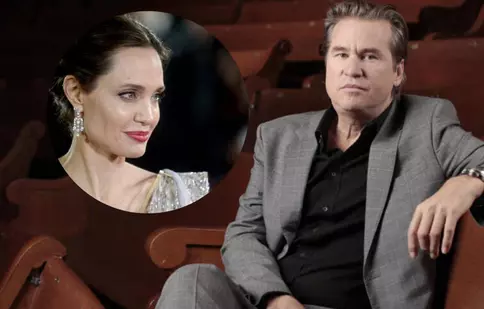 Val Kilmer a dezvăluit în cartea sa de memorii că a fost îndrăgostit de Angelina Jolie. „De abia așteptam să o sărut, să-i cumpăr un avion privat pe coada căruia să scriu V+J”