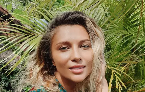 Momente grele pentru Lora și iubitul ei, în Bali. Cei doi sunt izolați. „Ne sperie că o să rămânem ai nimănui, pe întuneric, fără mâncare”