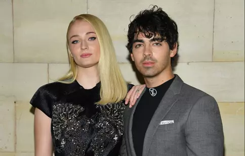 Cum plănuiesc Joe Jonas și Sophie Turner să aniverseze un an de la căsnicie în autoizolare