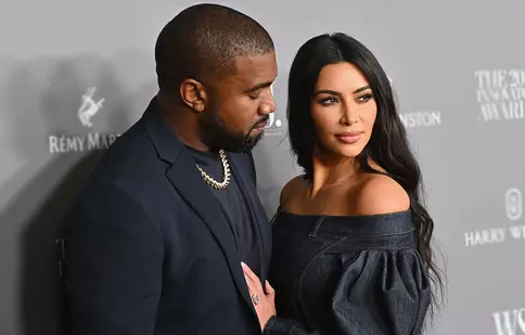 Kanye West i-a cerut public iertare soției sale, Kim Kardashian