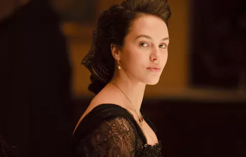 Jessica Brown Findlay, cunoscută din serialul britanic „Downton Abbey”, s-a căsătorit