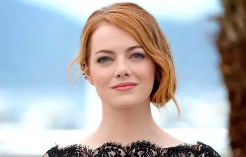 Emma Stone s-ar fi căsătorit în secret cu Dave McCary. Cum au fost surprinși cei doi