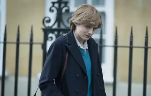 Netflix a publicat o fotografie cu Emma Corrin în rochia de mireasă a prinţesei Diana