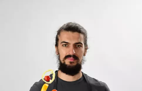 EXCLUSIV. Alex Petricean, gazda de la „Guști! Și apoi mănânci” (TVR 1), crede că în bucătărie e nevoie de antrenament
