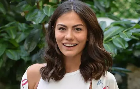 Demet Özdemir („Prizoniera destinului”) iubește din nou! Cine este noul ei partener