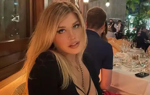 Loredana Groza, la plimbare prin Miami, într-o bustieră transparentă