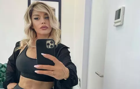 Cum s-a îmbrăcat Loredana Groza pentru o plimbare cu trotineta. Ținuta excentrică a atras toate privirile