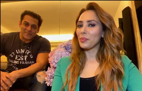 Salman Khan, iubitul Iuliei Vântur, a recunoscut că a înșelat: „Am fost prins. Sunt prost”