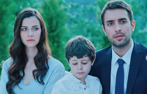 İrem Helvacıoğlu („Lacrimi la Marea Neagră”) are un proiect nou: va juca într-un serial de tip comedie romantică