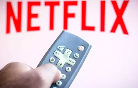 Modificări de ultimă oră la Netflix. Sunt vizate topurile cu cele mai populare filme de pe platformă