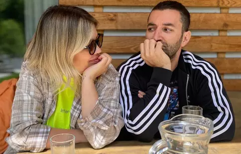 Smiley și Gina Pistol plănuiesc botezul micuței Josephine. „Nu o să aibă două perechi de nași”