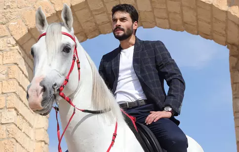 Akin Akinözü, adică Miran din „Hercai”, gata să cucerească America. FOTO
