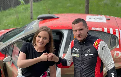 De la pupitrul știrilor, la raliu! Cum a ajuns Ioana Maria Moldovan să fie copilot în Raliul Moldovei: „Greu de explicat în cuvinte ce simți”