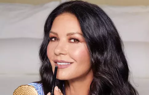 Catherine Zeta-Jones, apariție de senzație în bikini. „Soarele a ieșit”
