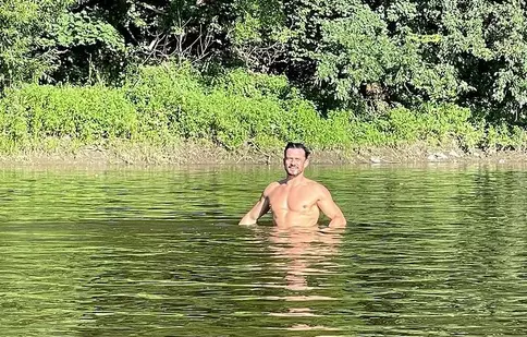 Orlando Bloom s-a pozat în fundul gol și a postat imaginea pe net