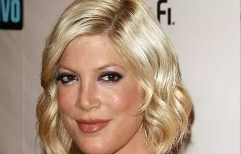 E de nerecunoscut! Tori Spelling, actrița din „Beverly Hills 90210”, a bulversat pe toată cu felul cum arată, mai nou
