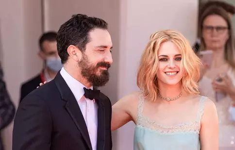 Kristen Stewart strălucește în rolul prințesei Diana, care i-ar putea aduce un Oscar