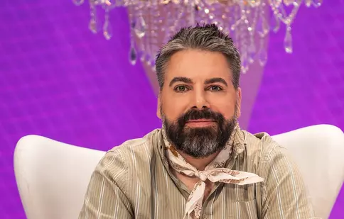 Maurice Munteanu, despre cum pot fi purtate eșarfele. Cu ce articole vestimentare pot fi combinate