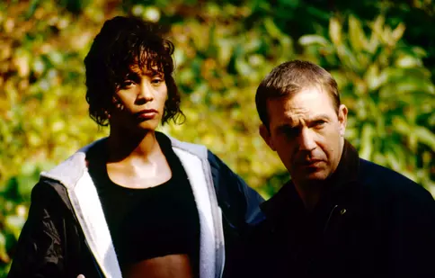 Se pregătește un remake după „Bodyguard”, cu Whitney Houston și Kevin Costner