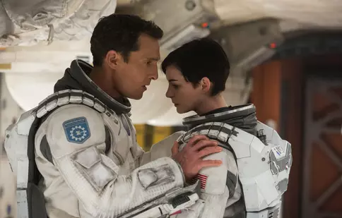 Filme la TV azi, 27 octombrie: „Interstellar: Călătorind prin univers”, „Hemingway și Gellhorn”, „Armata celor 12 maimuțe”