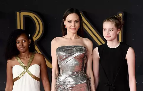 Shiloh Jolie-Pitt a strălucit pe covorul roșu de la Roma, alături de mama ei, Angelina Jolie. Ce ținută a purtat