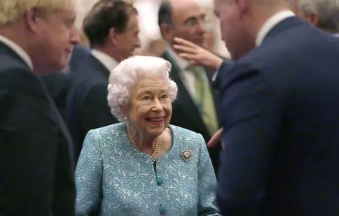 Ce face Regina Elisabeta a II-a pentru a trece mai ușor peste dispariția Prințului Philip. „A stat până târziu în noapte. Are nevoie de odihnă”