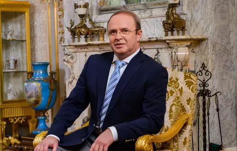Un nou invitat special în „Secretele Președintelui”. O celebră vizionară, în serialul de la Prima TV
