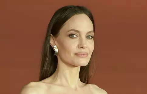 Angelina Jolie dă în judecată FBI-ul folosind anonimatul. Care este motivul