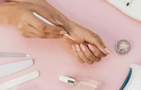 Gel unghii – Instrumentul cel mai simplu pentru unghii frumoase