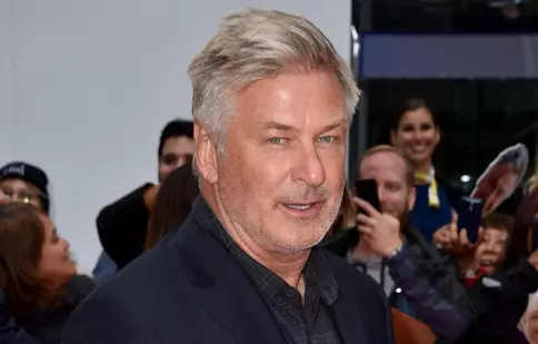 „Isteric și dărâmat”. Alec Baldwin și-a anulat toate proiectele. Actorul, văzut alături de soțul victimei