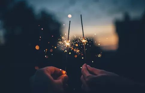 Un cadou special pentru noaptea de Revelion: trandafiri criogenați