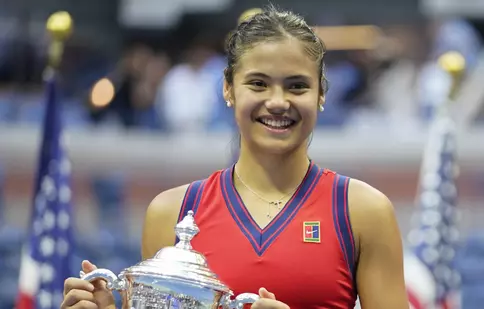 Emma Răducanu, apariție de senzație la o petrecere din Londra. Ce ținută a purtat