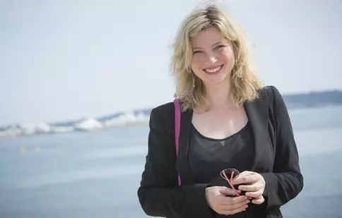 După „Candice Renoir”, actrița Cécile Bois va fi vedeta noului serial „Addict”