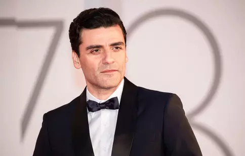 Cum arată Oscar Isaac, eroul noului serial Marvel, în trailerul pentru „Moon Knight”. Când e programată lansarea