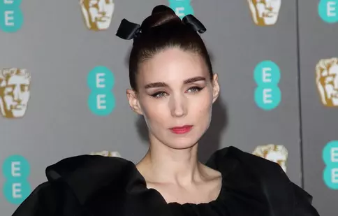 Apple are în proiect un film biografic despre Audrey Hepburn, cu Rooney Mara în rolul legendarei actrițe