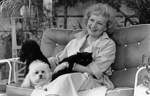 Una dintre ultimele poze cu Betty White, făcută publică în ziua în care aceasta ar fi trebuit să împlinească 100 de ani