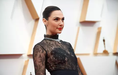 Gal Gadot va juca într-un remake al unui film de Hitchcock