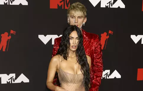 Megan Fox și Machine Gun Kelly s-au logodit. Ce semnificație specială are inelul de logodnă