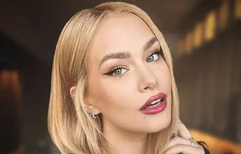 Cum arată azi Feli Donose. Artista a trecut printr-o schimbare radicală de look. „O altă latură a femeii Felicia”