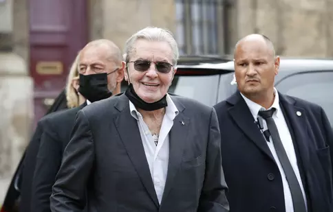 Alain Delon i-a declarat război propriului fiu. Motivul pentru care l-a dat în judecată
