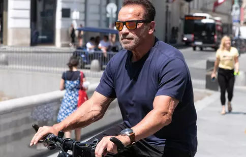 La plimbare, cu tancul! Arnold Schwarzenegger are propriul vehicul blindat