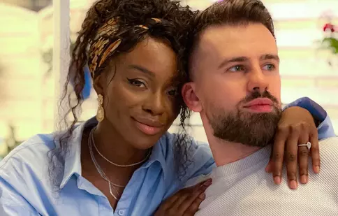 Ce diferență de vârstă există între Florin Ristei și Naomi Hedman. Cei doi s-au cunoscut pe platoul „X Factor" și s-au logodit în secret