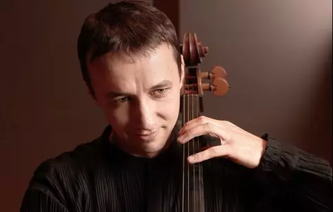 Violoncelistul Răzvan Suma cântă Saint-Saëns la Sala Radio