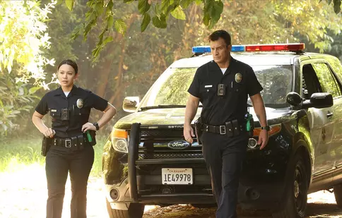 Serialul „Recrutul”, cu Nathan Fillion în rol principal, revine cu sezonul 4, la AXN